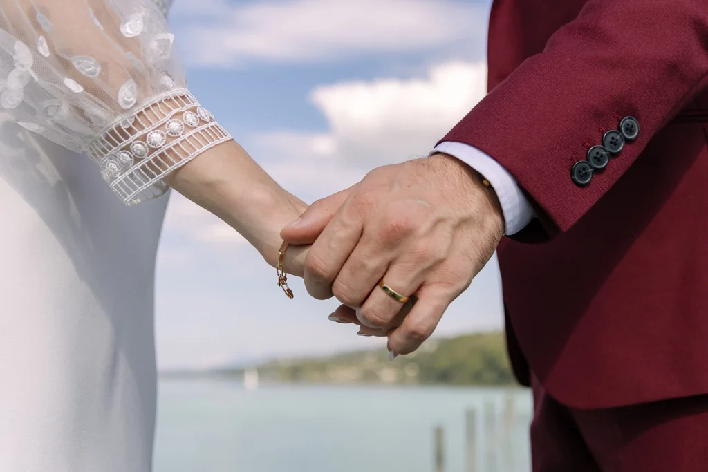 Mains mariés alliances amour union mariage Isère