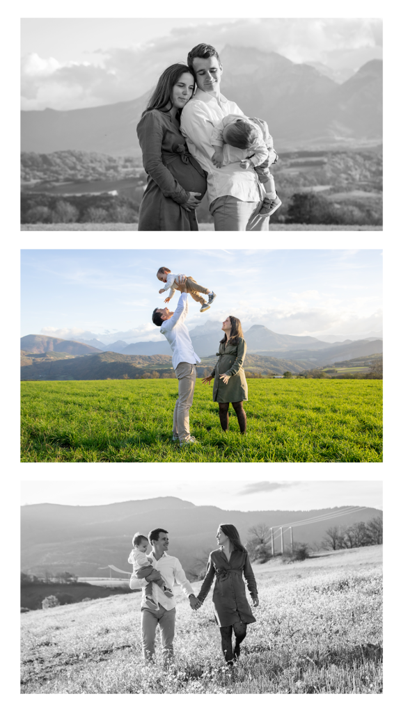 Couple enlacé de dos, future maman face aux montagnes — lumière rasante qui embrase le champ, silhouette du ventre rond visible en profil.