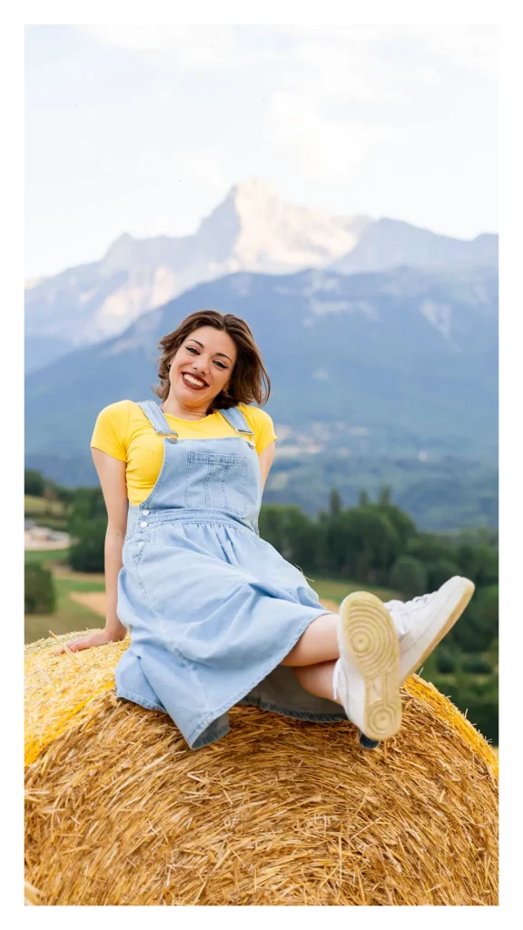 portrait femme sur botte de foin